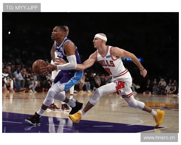 埃因霍温中路渗透战术分析：如何推动球队比赛策略的转变